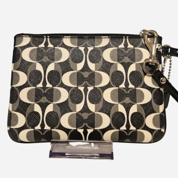 Coach Peyton Dream C Small Wristlet - EUC - Picture 2 of 7